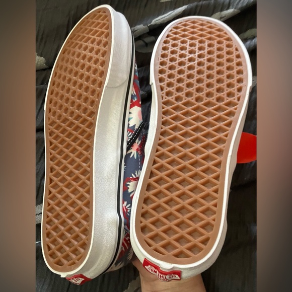 VANS Skaterboard Shoes Women’s sz 9 Slip-on Flowers +VANS graffiti-on-gray NEW - Picture 7 of 12